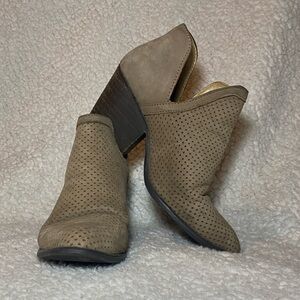 Steve Madden Brown Booties Size 6.5
